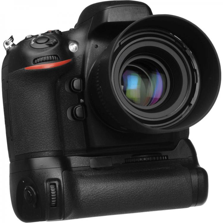 Vello-BG-N7-Battery-Grip-for-Nikon-D800.jpg