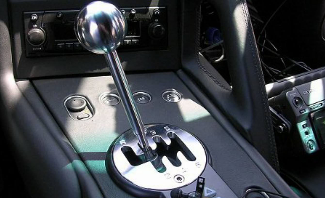 Включи коробки машины. Gear Shift Lever Ford Focus 2. Секвентальная коробка передач BMW. Коробка передач Ламборджини. Селектор МКПП Додж.