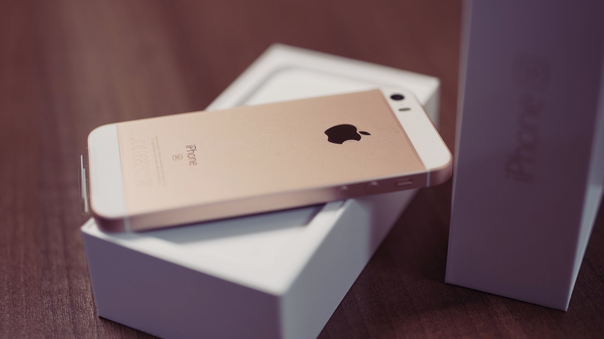 Apple se gold. Iphone 5se Gold. Iphone se 2016 128gb Gold. Iphone se 1 коробка. Iphone se 4 золотой.